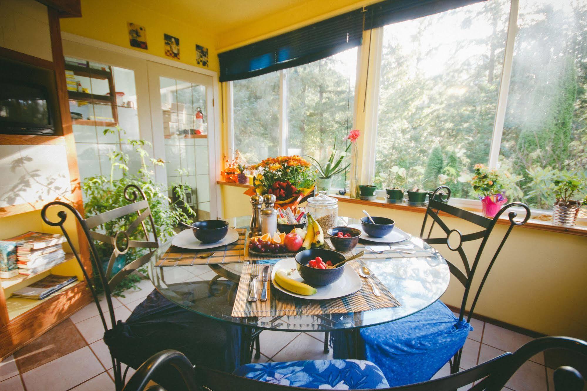 Tall Trees Bed & Breakfast Prince Rupert Esterno foto
